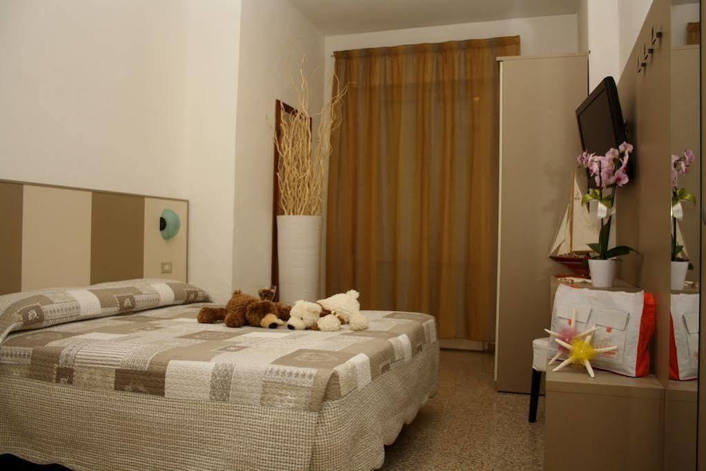 Hotel Camelia Rimini Exterior photo